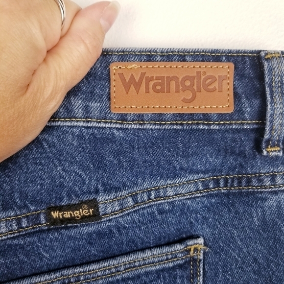 Wrangler High Rise Vintage 4" Denim Jean Shorts NWT - Picture 9 of 11